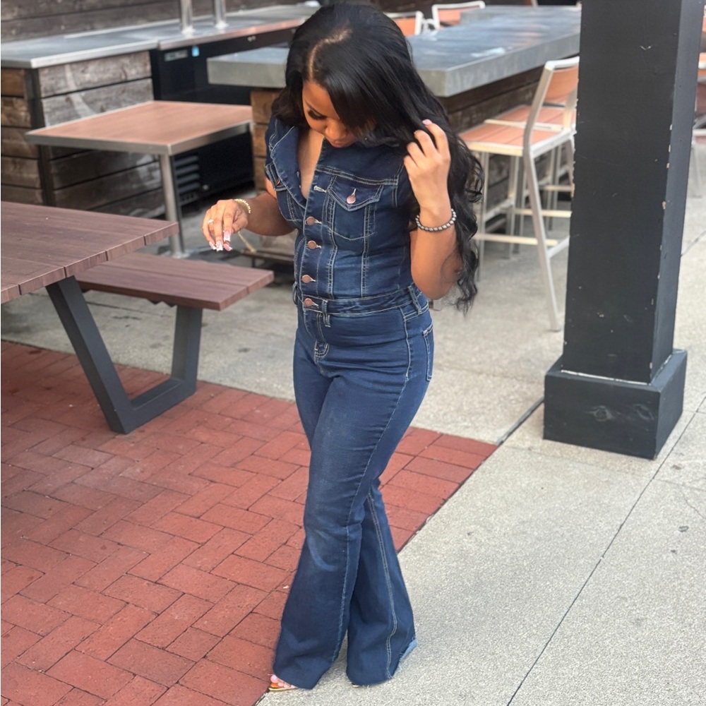 Stylish Women's Blue Denim Jeans